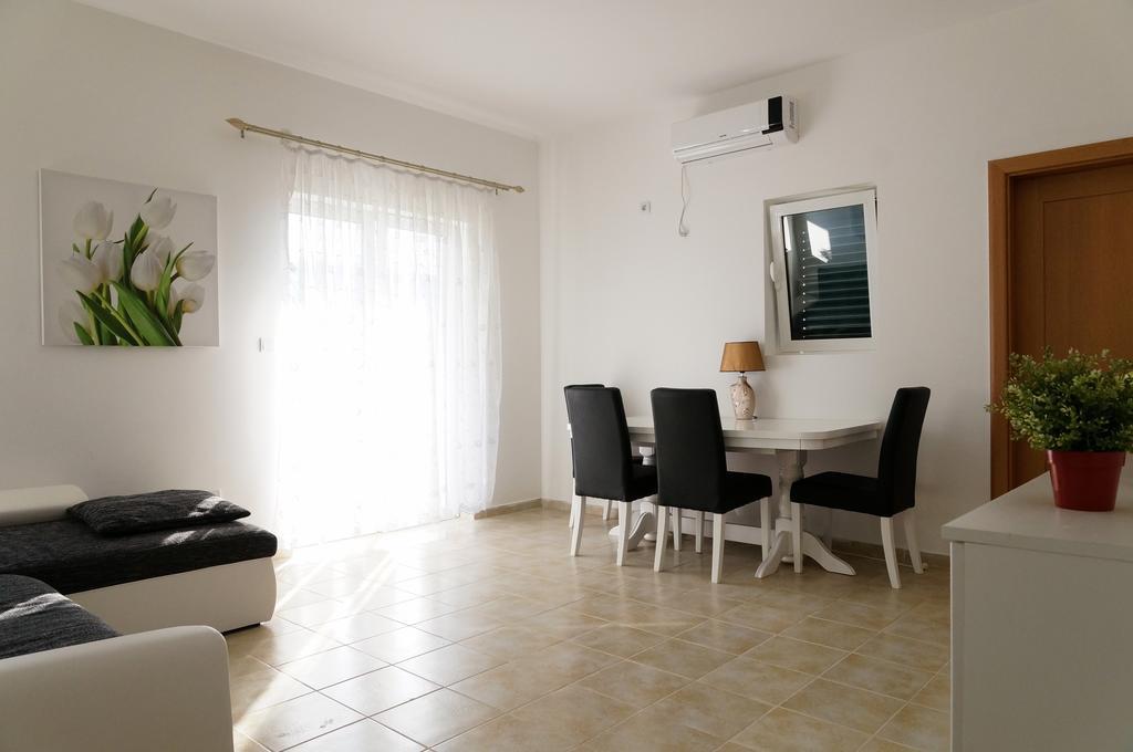 Apartment Begonia Of Kumbor แฮร์เซ็ก-โนวี ภายนอก รูปภาพ